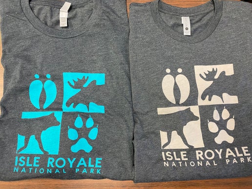 2XL Moose/wolf tracks t-shirt